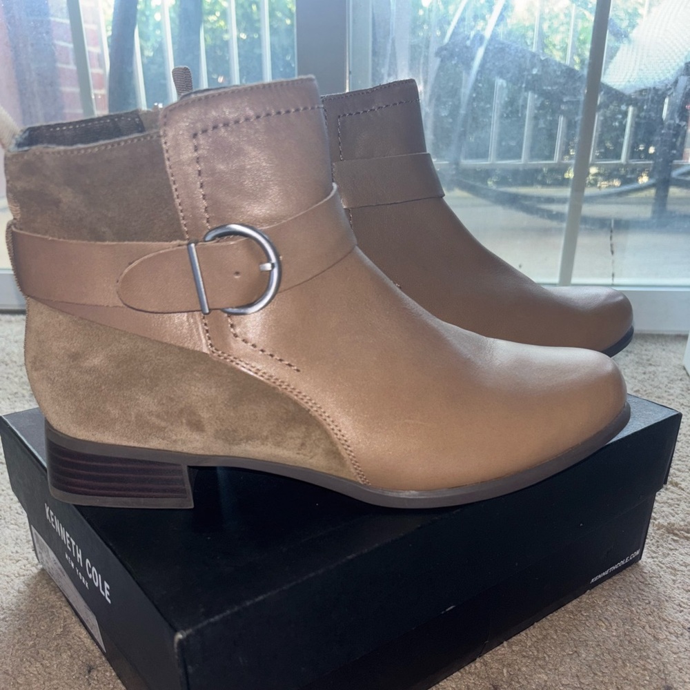 Munro Tan and Brown Shock Absorbing Boots Never Worn